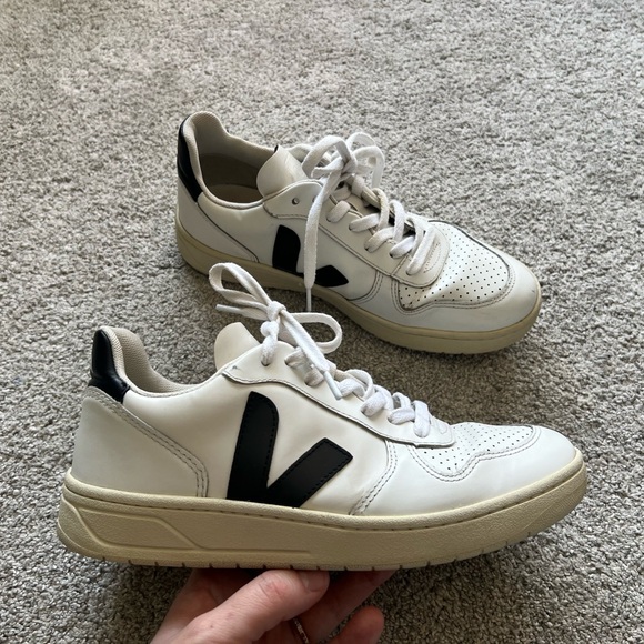 Veja Shoes - Veja V10 Womens 8 White Black Low Top Leather Sneakers Casual Streetwear Shoes